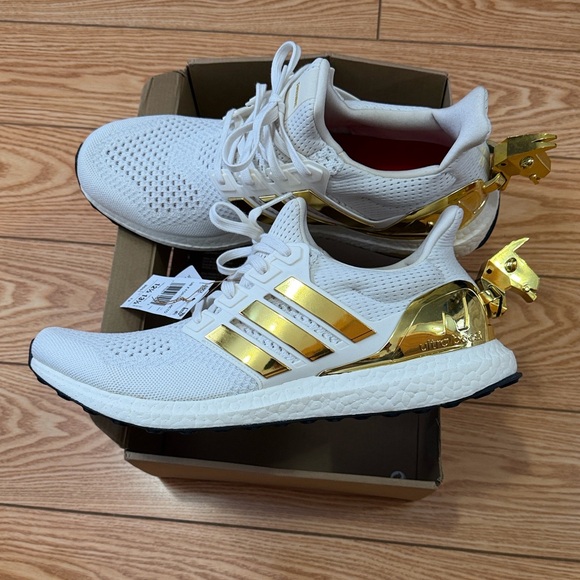adidas gazelle silver green womens ADIDAS Ultraboost OG, Core Black/ Gold Metallic – OZNICO main image 1